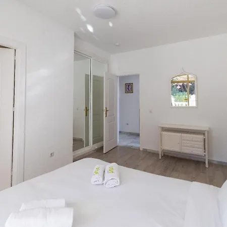 Vivi Homes - Casa Bella Villa